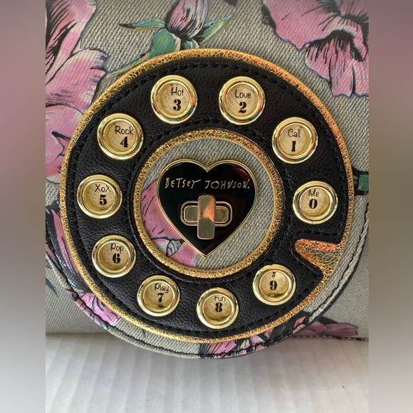VTG BETSY JOHNSON Denim Painted Roses Telephone 📞 Purse Crossbody - Picture 3 of 14